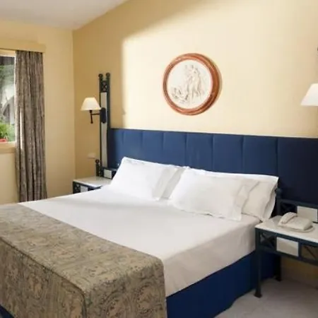 Отель Parque San Antonio 4*