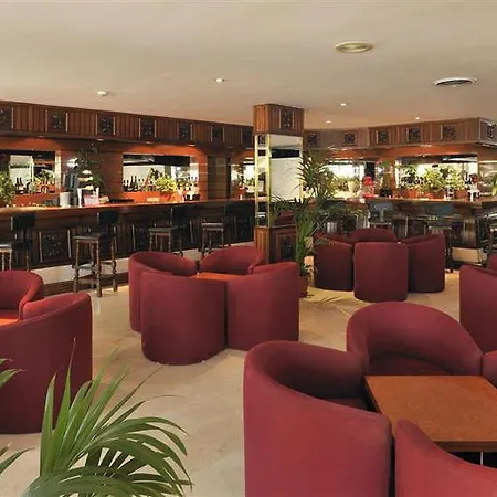 Parque San Antonio Hotel